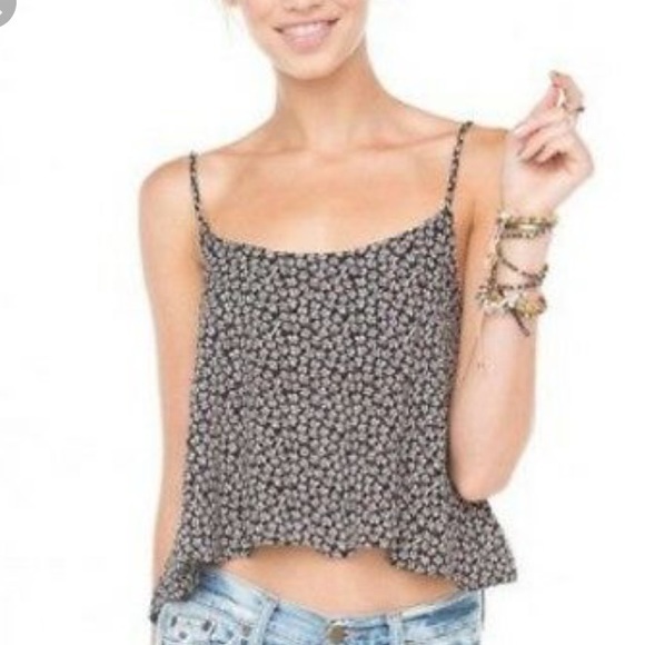 ♡ Brandy Melville Jacqueline Floral Tank ♡ - Picture 1 of 3